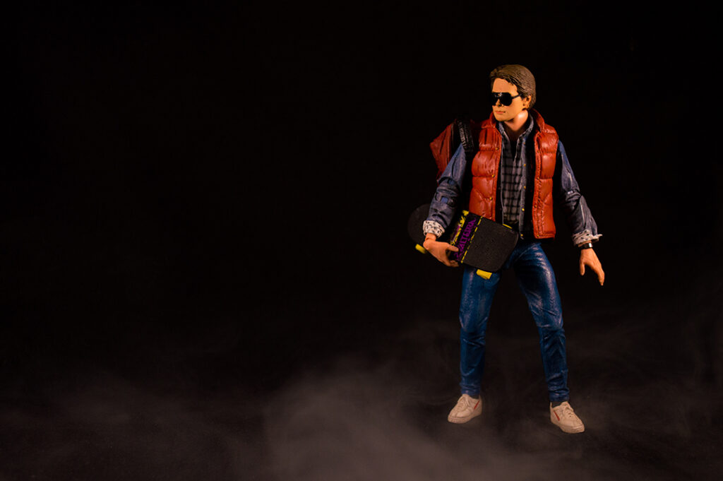 Neca Ultimate Marty Mcfly con patineta